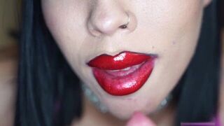 Bimbo Lips Massive Facial - porn video